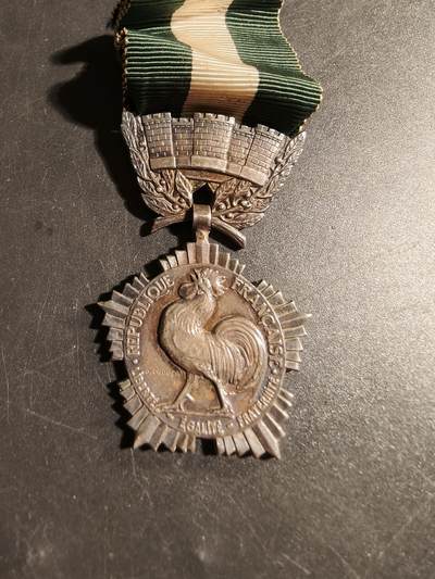 老王徽章第178期 - 法国银级地方嘉奖奖章    螃蟹银标     实发     20g