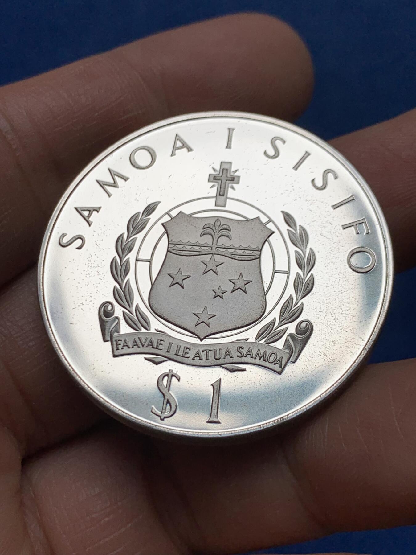 《竞宝斋》第460场 周日，周一，2场连拍 （全场包邮）欢迎送拍 萨摩亚1977年女王加冕25周年（银禧）1塔拉纪念银币，31.13克，925银