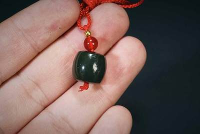 上海都达杂项专场三（全场包邮） - 天然和田玉青玉桶珠挂件 附鉴定证书86-96