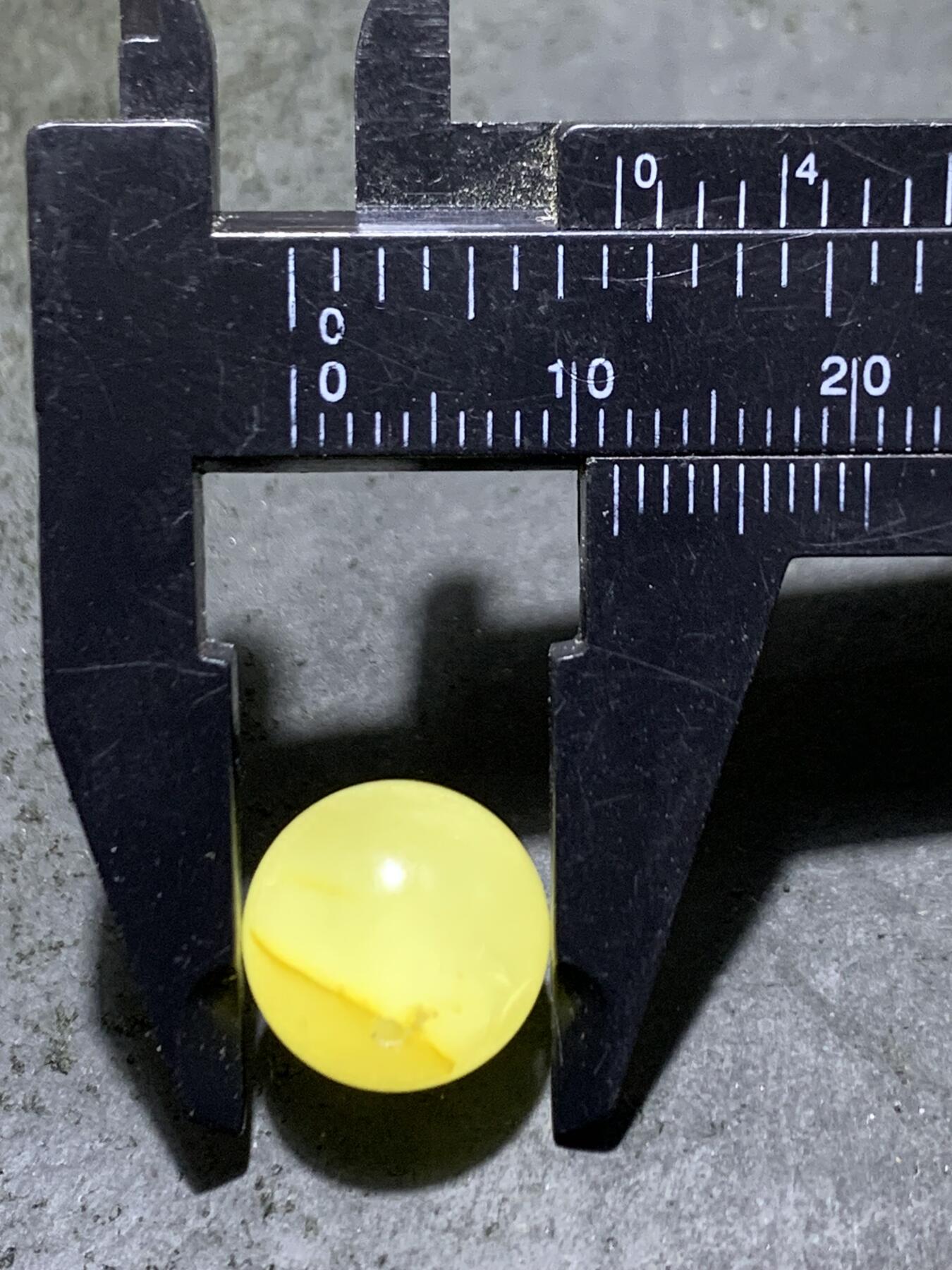 天然乌克兰原矿蜜蜡通货圆珠一颗，