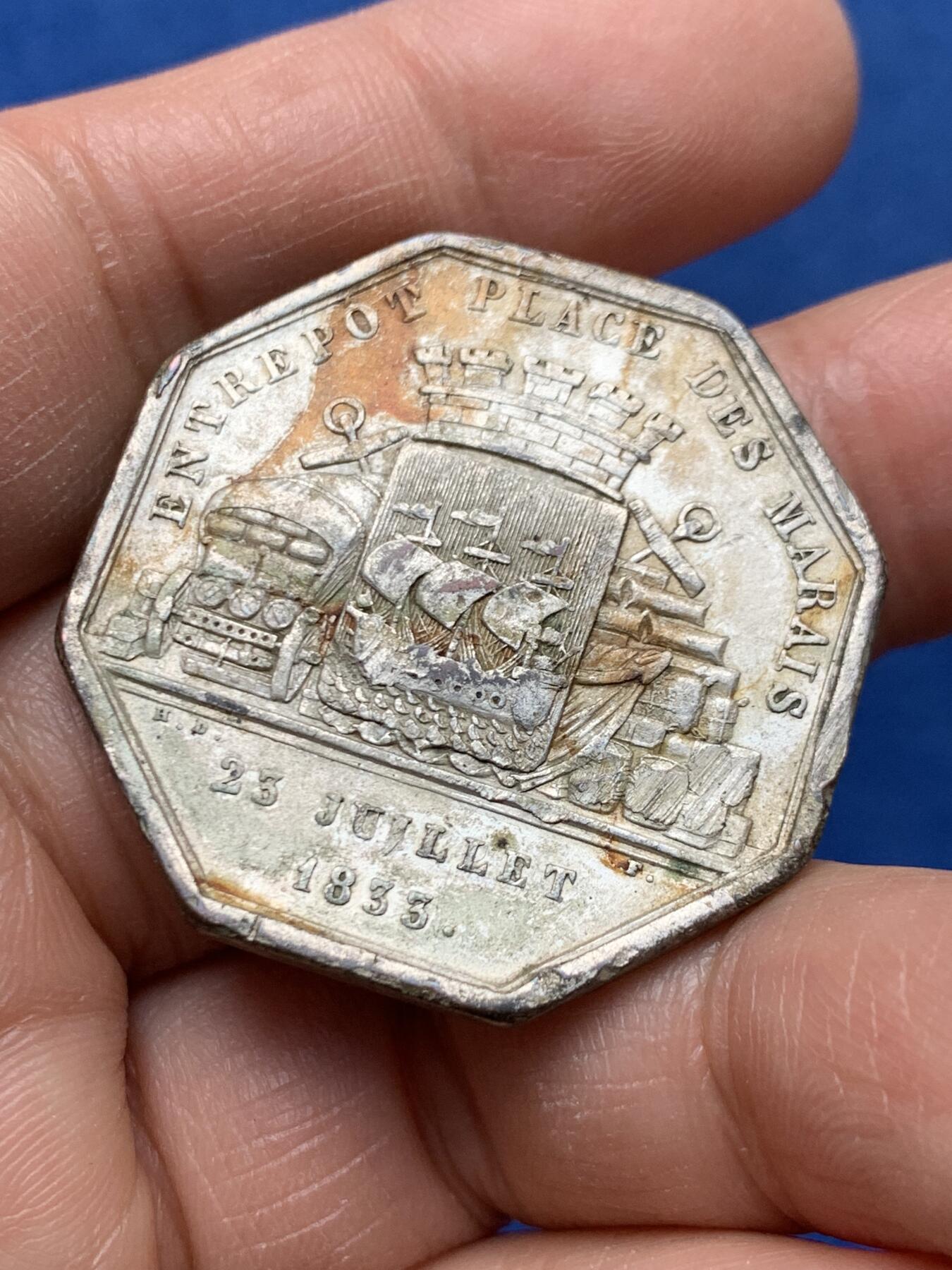 《竞宝斋》第460场 周日，周一，2场连拍 （全场包邮）欢迎送拍 巴黎公共商店镀银铜质八角代币，直径35.6mm，重18.8克