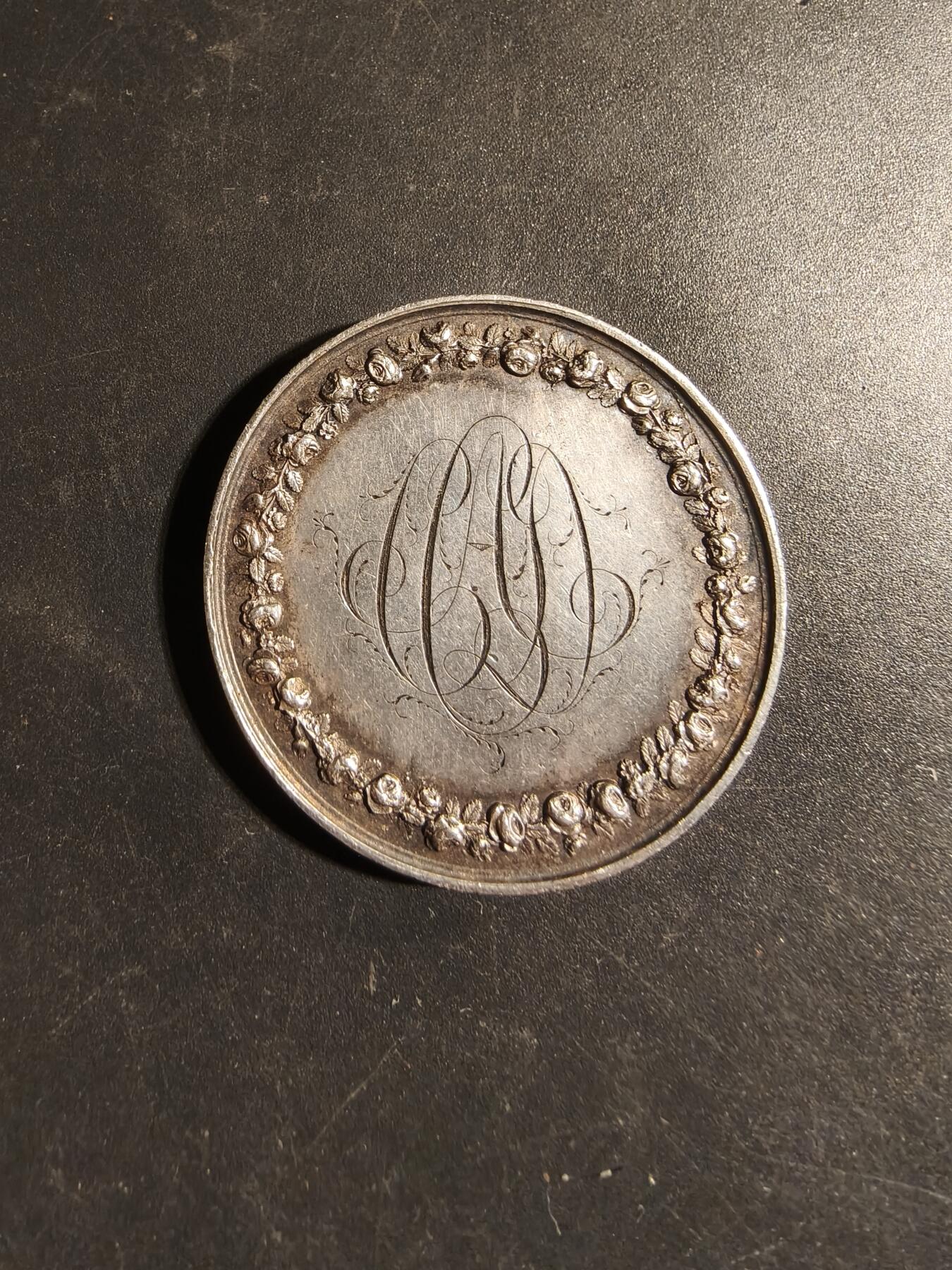 老王徽章第178期 法国婚礼印章    大尺寸    原盒     950银带边铭背铭   1858年实发     直径36mm     重量22.5g     