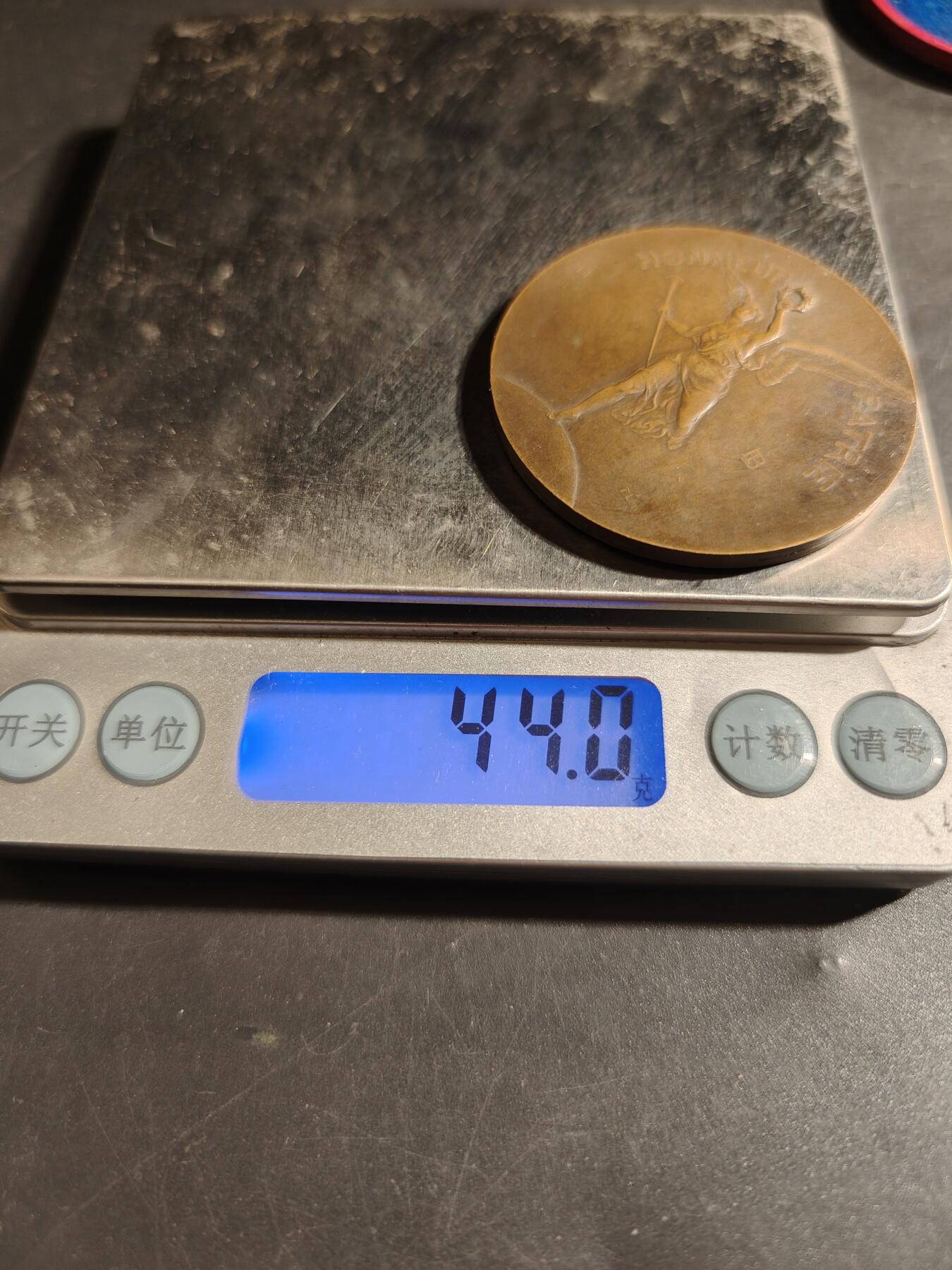 老王徽章第178期 法国射击联盟1921年里昂第24届国家射击竞赛大铜章     原盒      直径44mm     重量44g