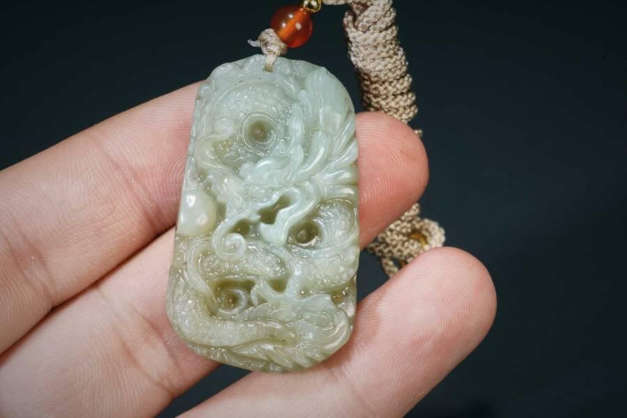 上海都达杂项专场三（全场包邮） 天然和田玉精雕《祥龙吐珠》挂件 附鉴定证书86-105