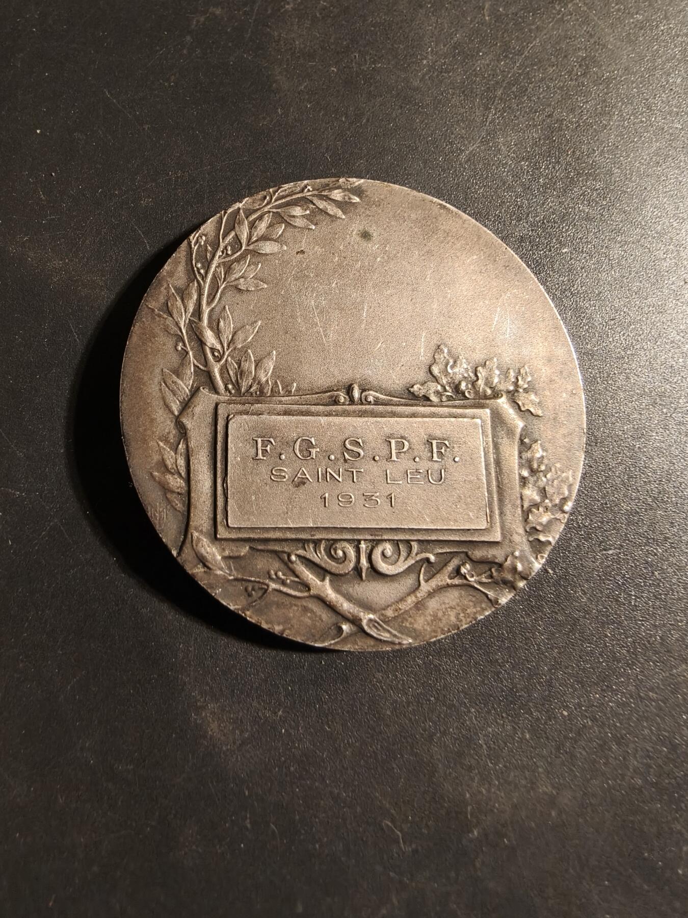 老王徽章第178期 法国赞助人体操和体育联合会镀银大铜章     原盒     直径43mm   重量42.9g