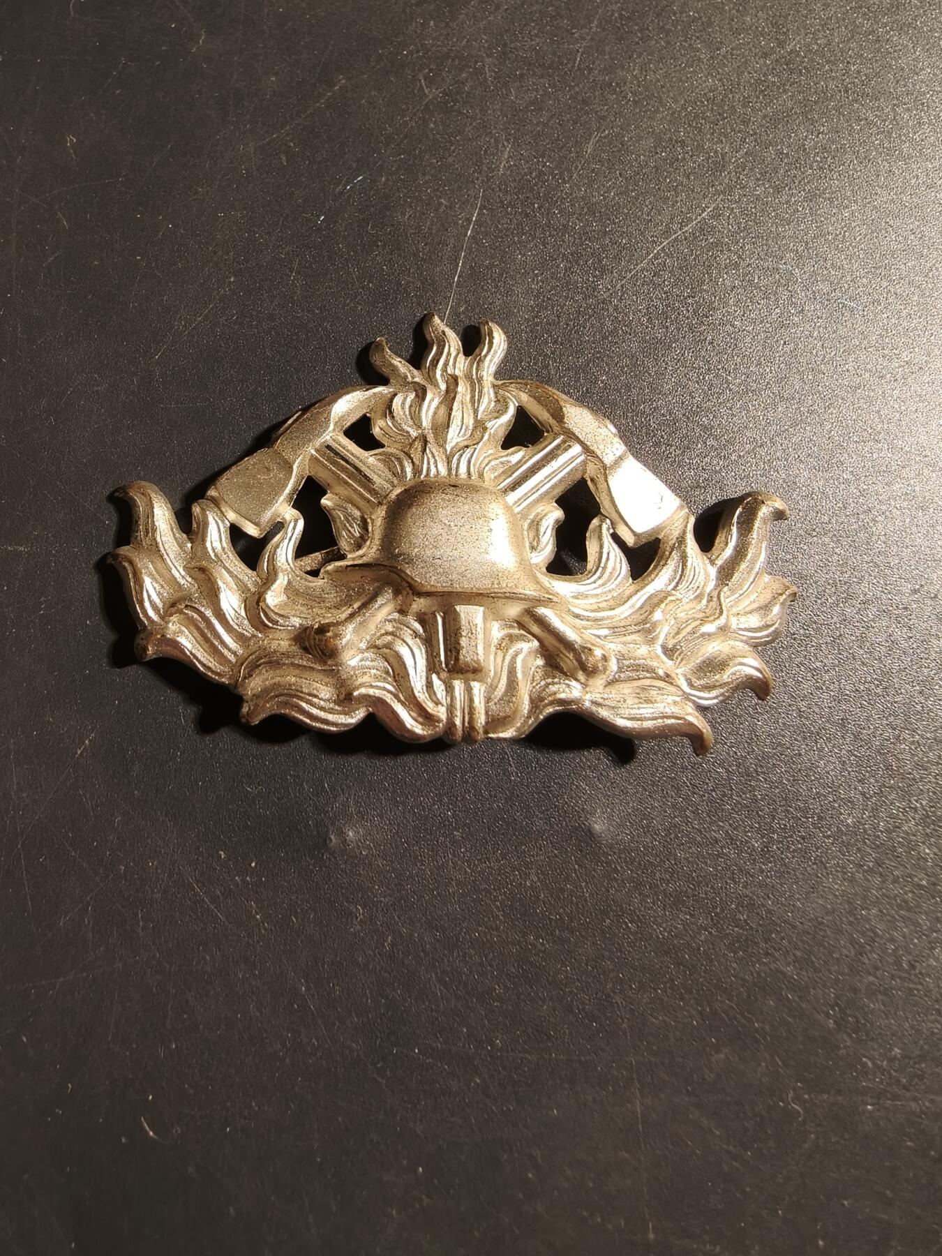 老王徽章第178期 德国消防员帽徽