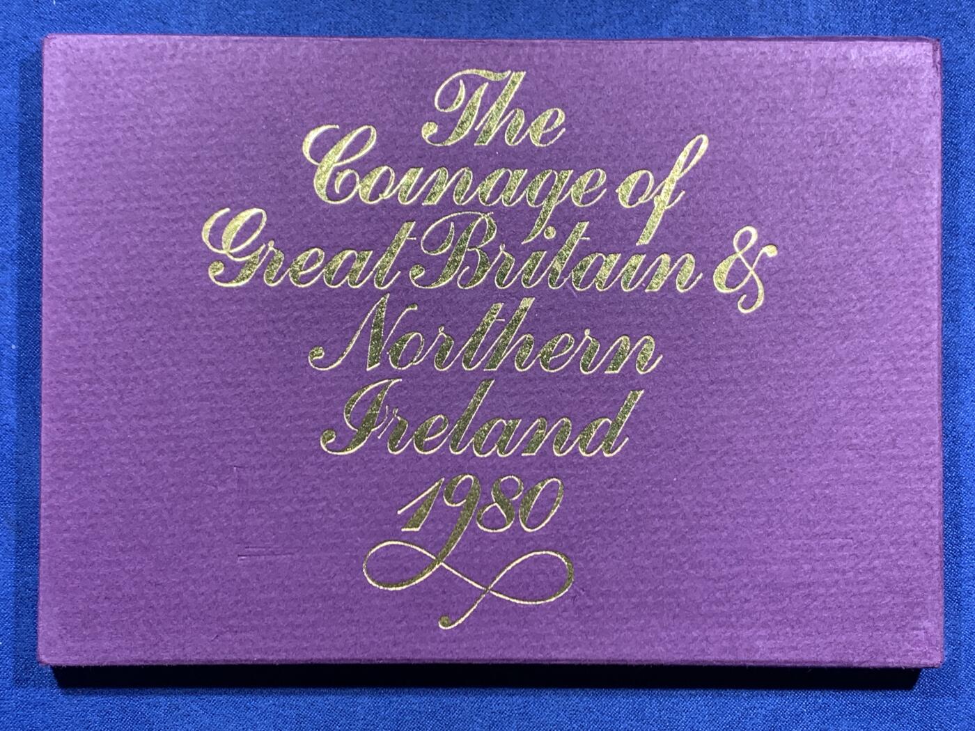 《竞宝斋》第460场 周日，周一，2场连拍 （全场包邮）欢迎送拍 英国1980年精制套币 礼品原装6枚币和1枚章