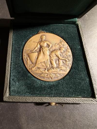 老王徽章第178期 - 法国沙隆-索昂大区农业和葡萄栽培联盟大铜章      原盒   Vernon作品     直径40mm     重量31.5g