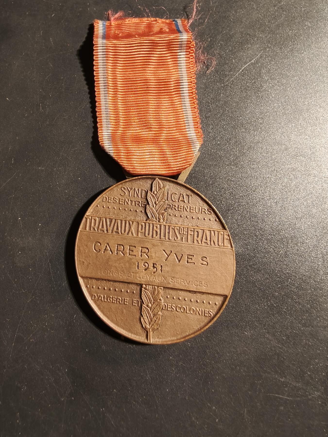 老王徽章第178期 法国铜级公共工程企业家联合会奖章    1951年实发