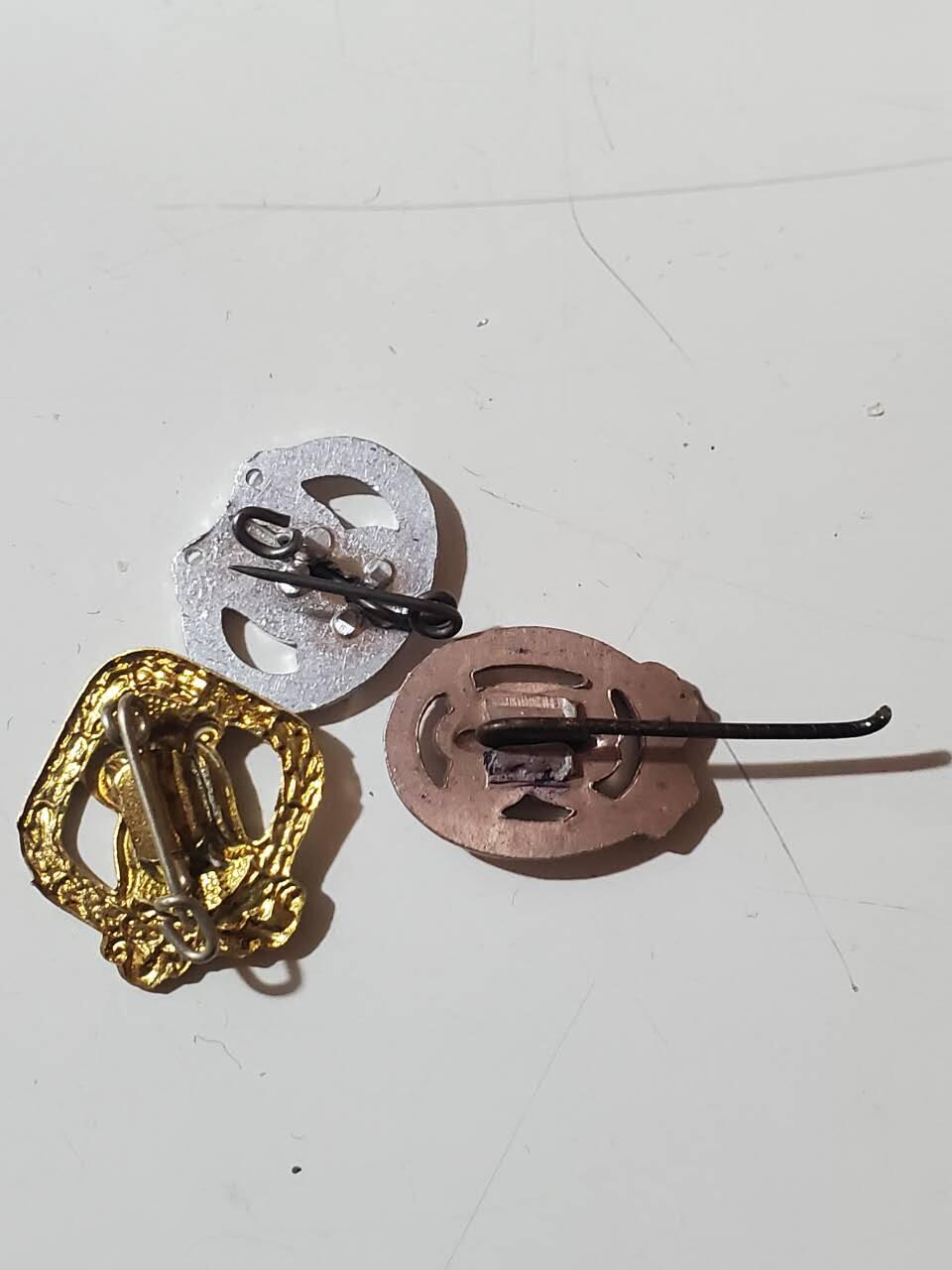 韵星假日拍卖第三十八期 -- Rimey Holidays Auction 38 民主德国金银铜体能证章一组