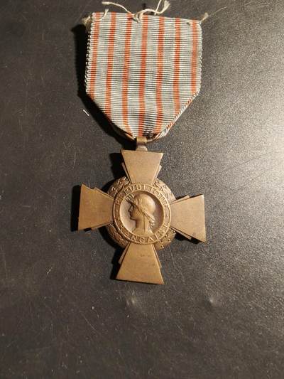 老王徽章第178期 - 法国战斗十字奖章