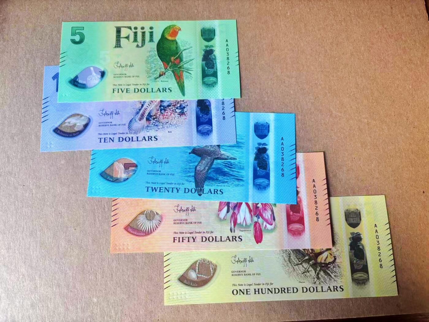 【Blue Auction】世界纸币精拍第777期——18级TOP拍卖/信誉/品质/专业/高效💫 【一组5张AA冠无47全同套】斐济 新版5-100元 全新UNC