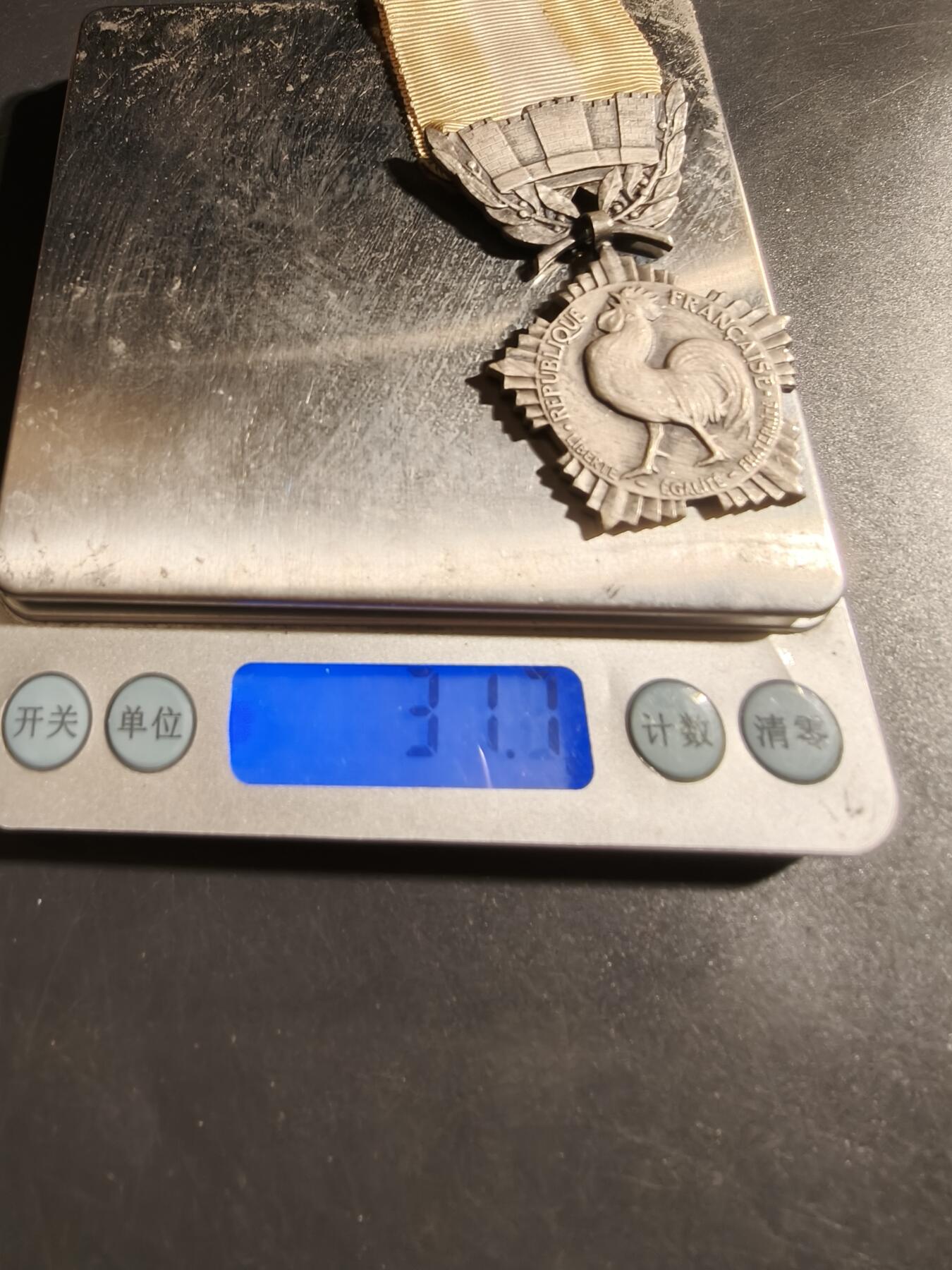 老王徽章第178期 法国银级地方嘉奖奖章    950银    31.7g