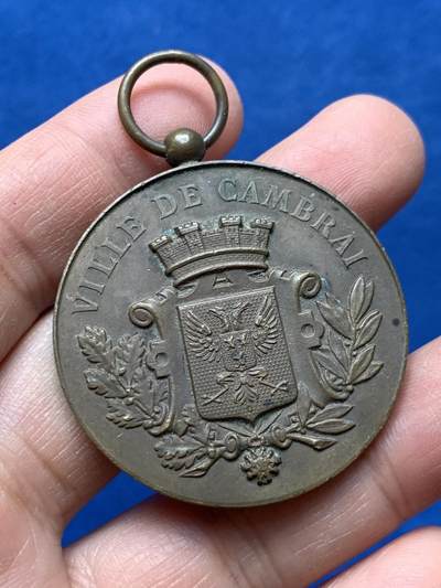 《竞宝斋》第460场 周日，周一，2场连拍 （全场包邮）欢迎送拍 - 法国康布雷市城市纪念铜章 带环重38.4克 42mm