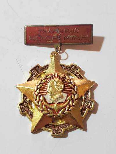 韵星假日拍卖第三十八期 -- Rimey Holidays Auction 38 - 越南社会主义共和国 胡志明市建设奖章 颁发给战后建设胡志明市的军民 短时间颁发 稀有