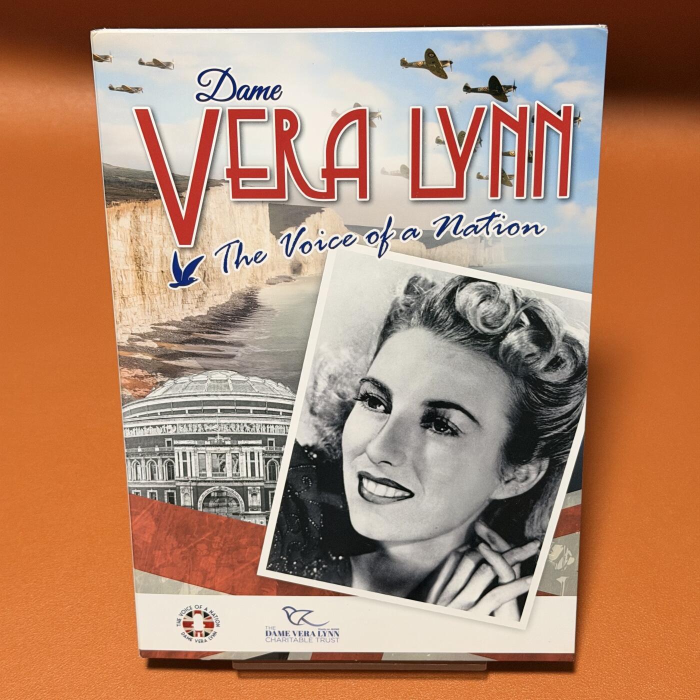 ＜星葵钱币社＞散币克朗场第68期·1月23日发货 〈勿拍·该系列克朗币中拍最多者将免费获取〉直布罗陀2020年薇拉·琳恩女爵士·一个名族的声音系列卡装纸盒册（空册不含纪念币）