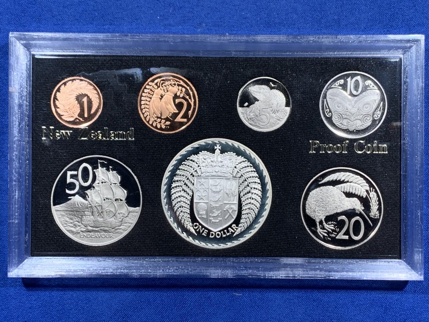 《竞宝斋》第460场 周日，周一，2场连拍 （全场包邮）欢迎送拍 新西兰1979年七枚装精制套币 含925大银币一枚