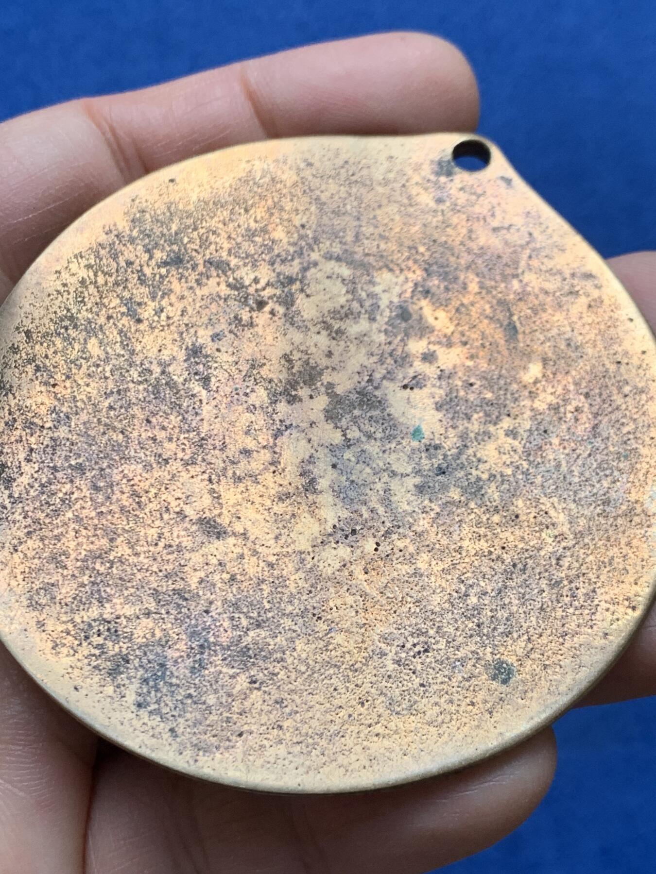 《竞宝斋》第460场 周日，周一，2场连拍 （全场包邮）欢迎送拍 苏黎世匈牙利历史协会纪念章 87.5克 70.5mm 非常古朴的造型 单面铜章 大直径 细节见图