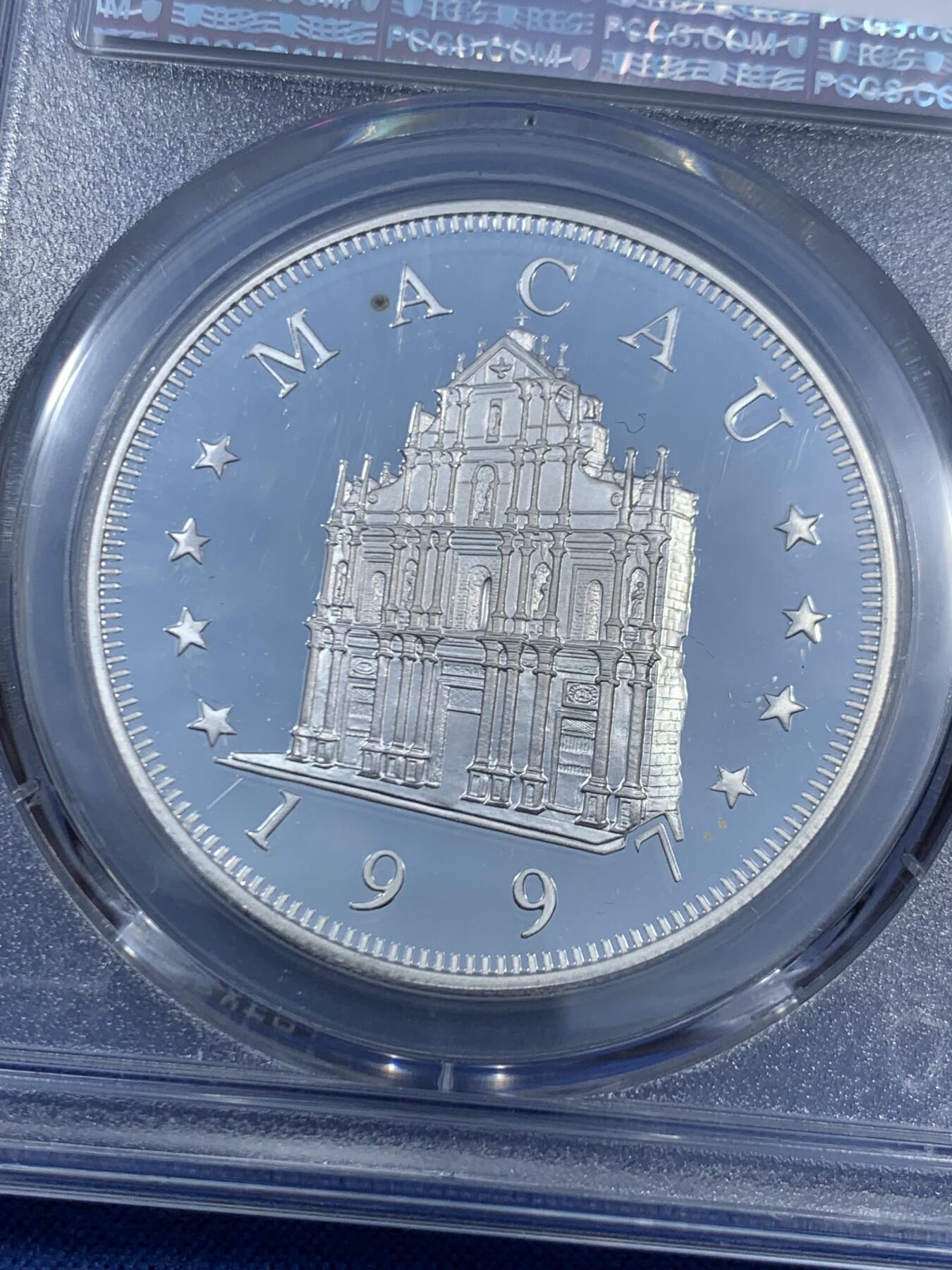 《竞宝斋》第460场 周日，周一，2场连拍 （全场包邮）欢迎送拍 PCGS PR68DCAM 1997年中国澳门牛年100元银币，PROOF精制币，状态极佳，背面支撑有磕。