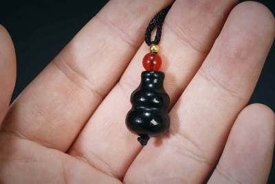 上海都达杂项专场三十四【年后发货全场包邮】  天然和田玉青玉小葫芦挂件 附鉴定证书86-94