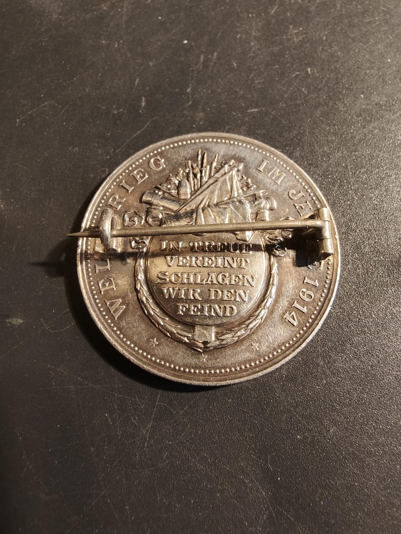 老王徽章第178期 德国一战德奥同盟大银章    正面为弗朗茨一世与威廉二世胸像    990银     直径36mm    .重量19.2g