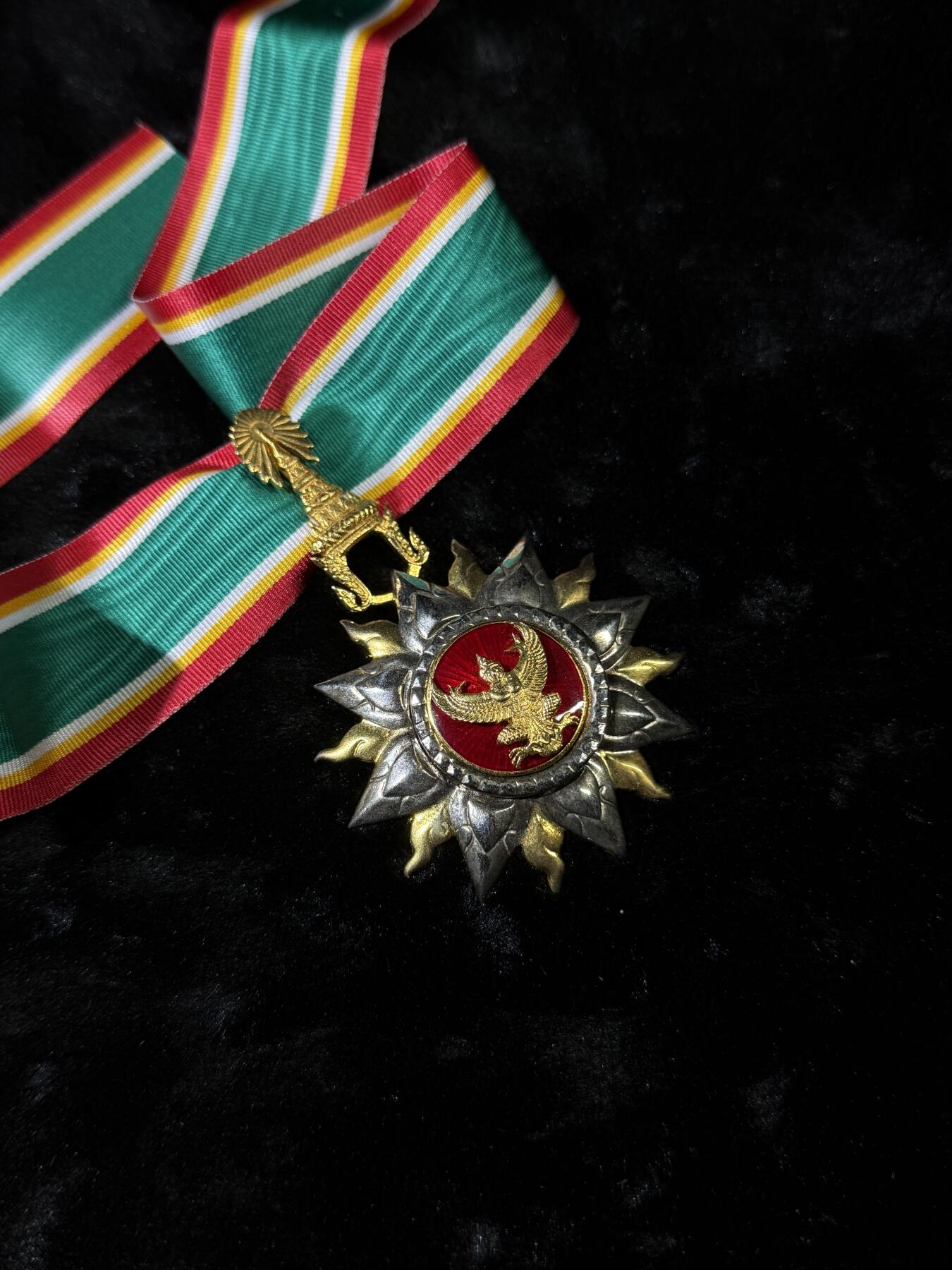 戎马世界章牌大赏第110期 泰国德雷古拉蓬勋章，指挥官级