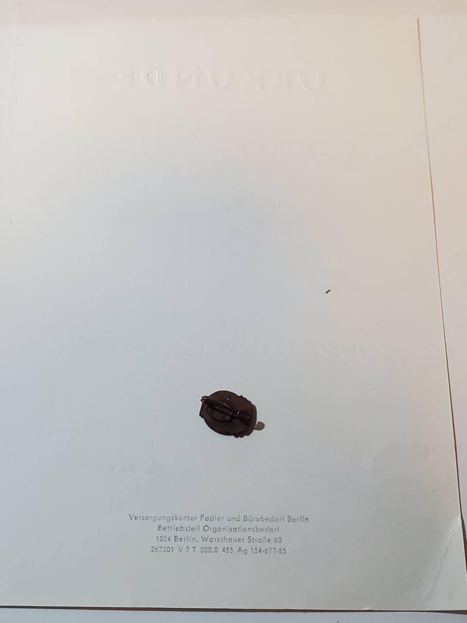 韵星假日拍卖第三十八期 -- Rimey Holidays Auction 38 民主德国社会主义建设功勋活动家奖章带证书一套