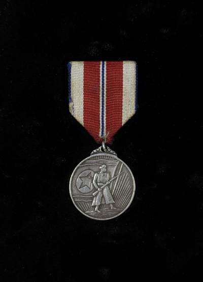 戎马世界章牌大赏第110期 - 朝鲜军功奖章，早期银制版本