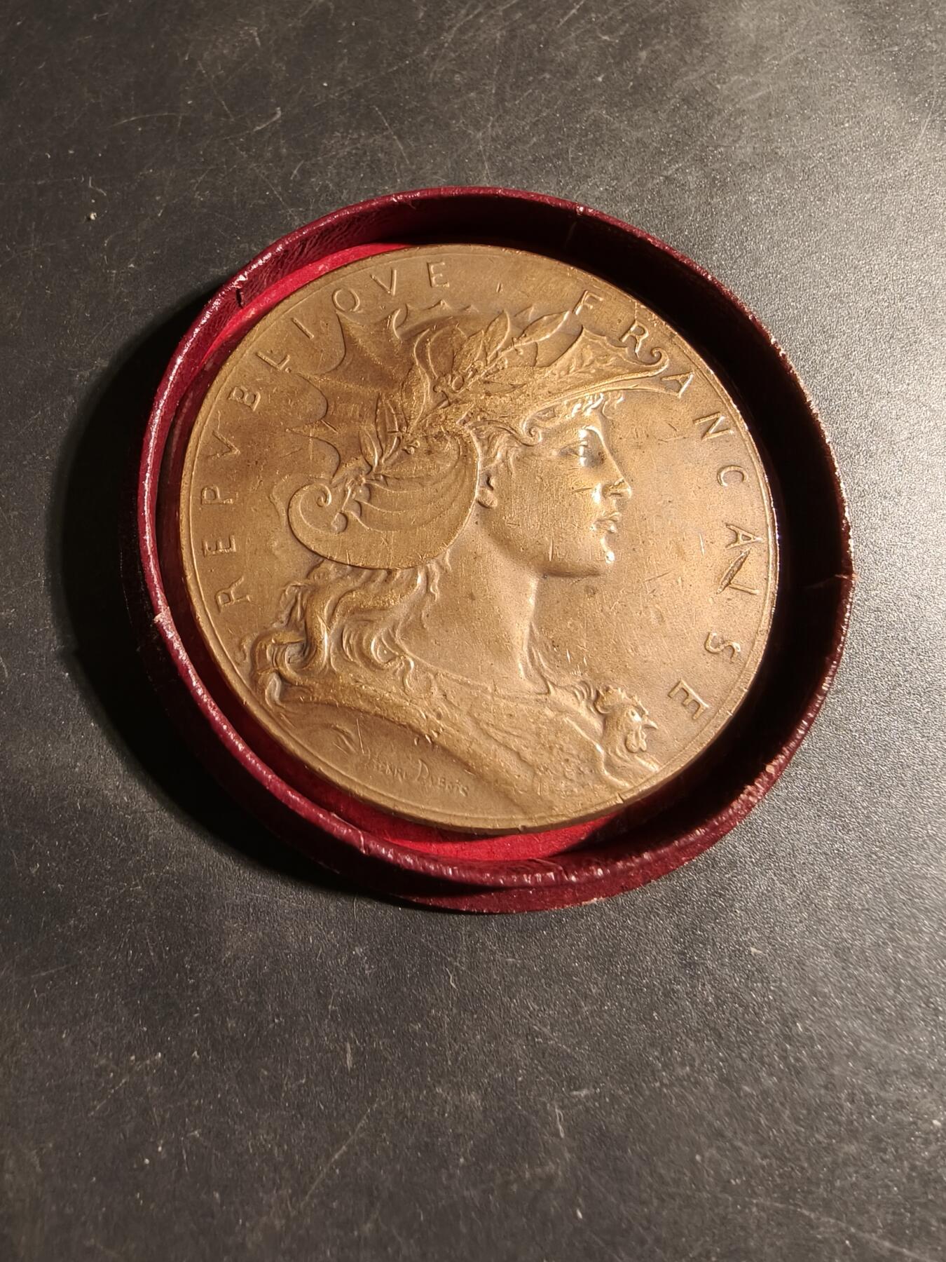 老王徽章第178期 法国战争部射击竞赛大铜章     原盒    戎装玛丽安娜    大师亨利杜布瓦版本     直径50mm     重量65.6g