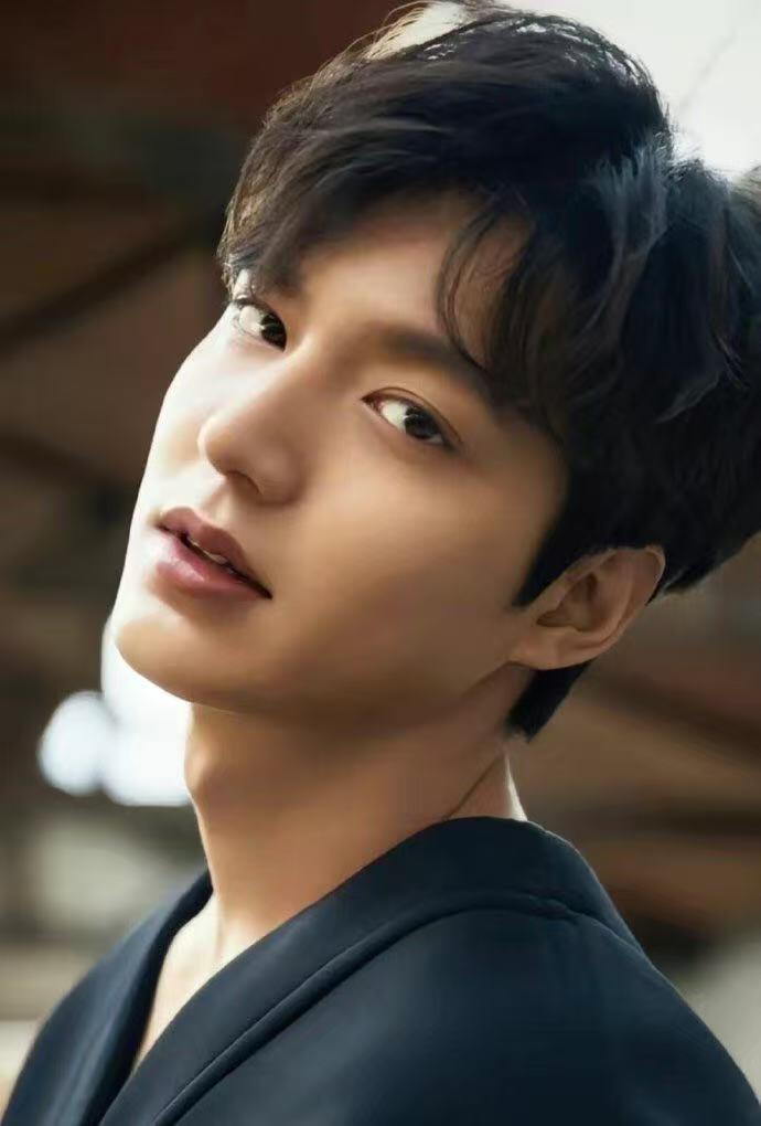 零元拍：除了帅还是帅的李敏镐亲笔签名立体签名卡！尺寸： 100×225MM