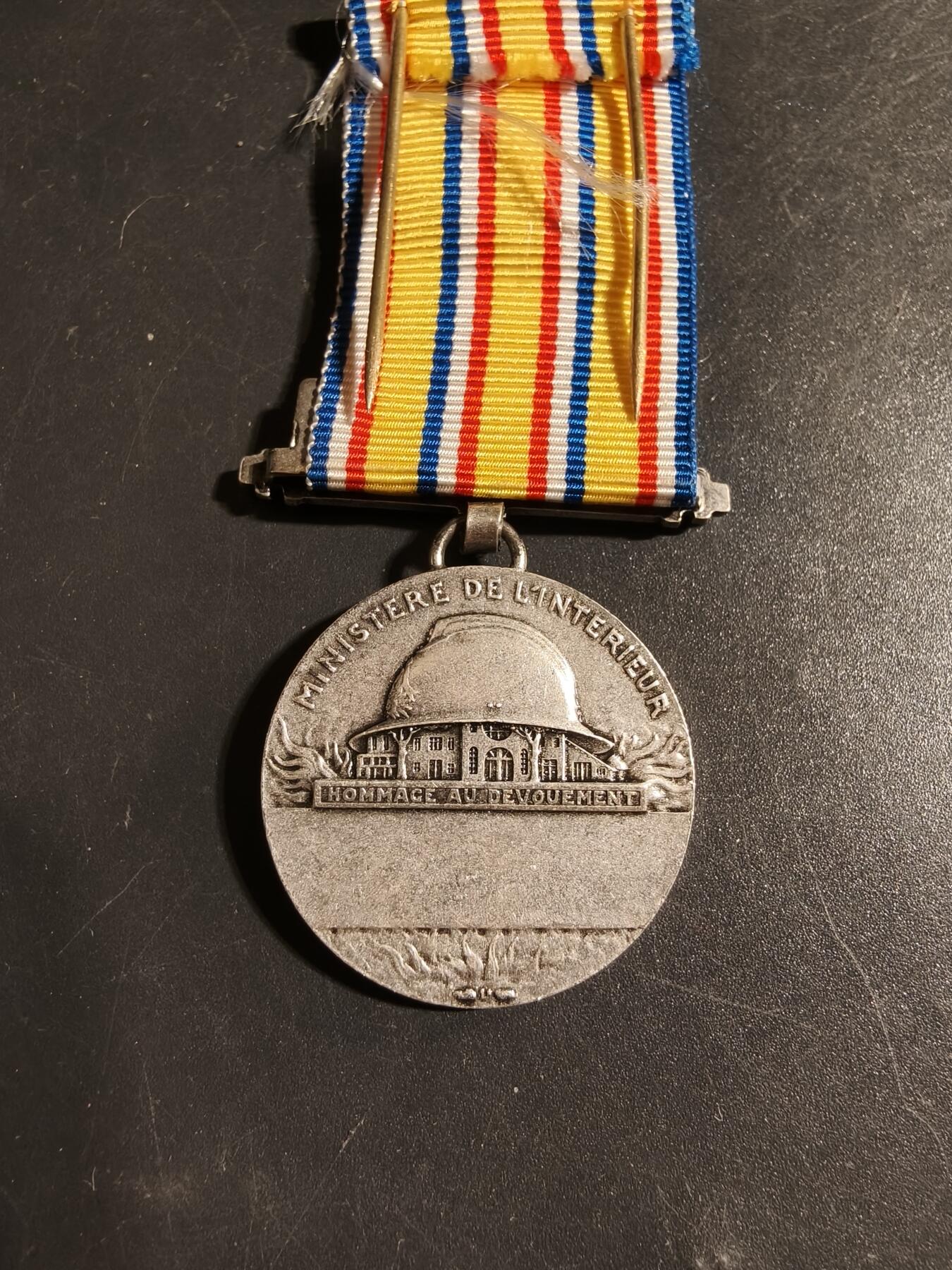 老王徽章第178期 法国银级消防员服役奖章     925银    16.8g