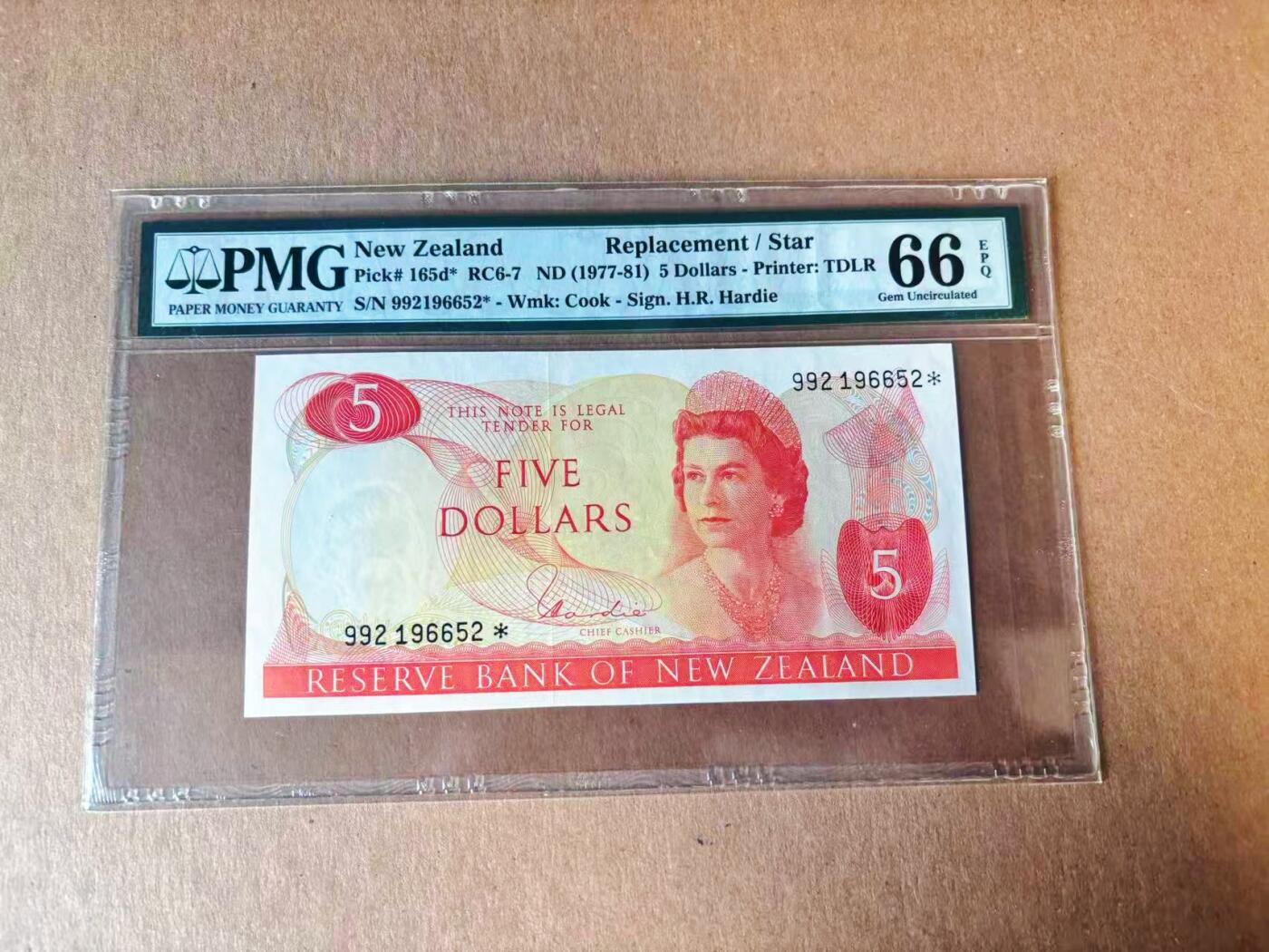 【Blue Auction】世界纸币精拍第777期——18级TOP拍卖/信誉/品质/专业/高效💫 【补号无47】新西兰 1977-81年5元 高冠女王  PMG66EPQ 