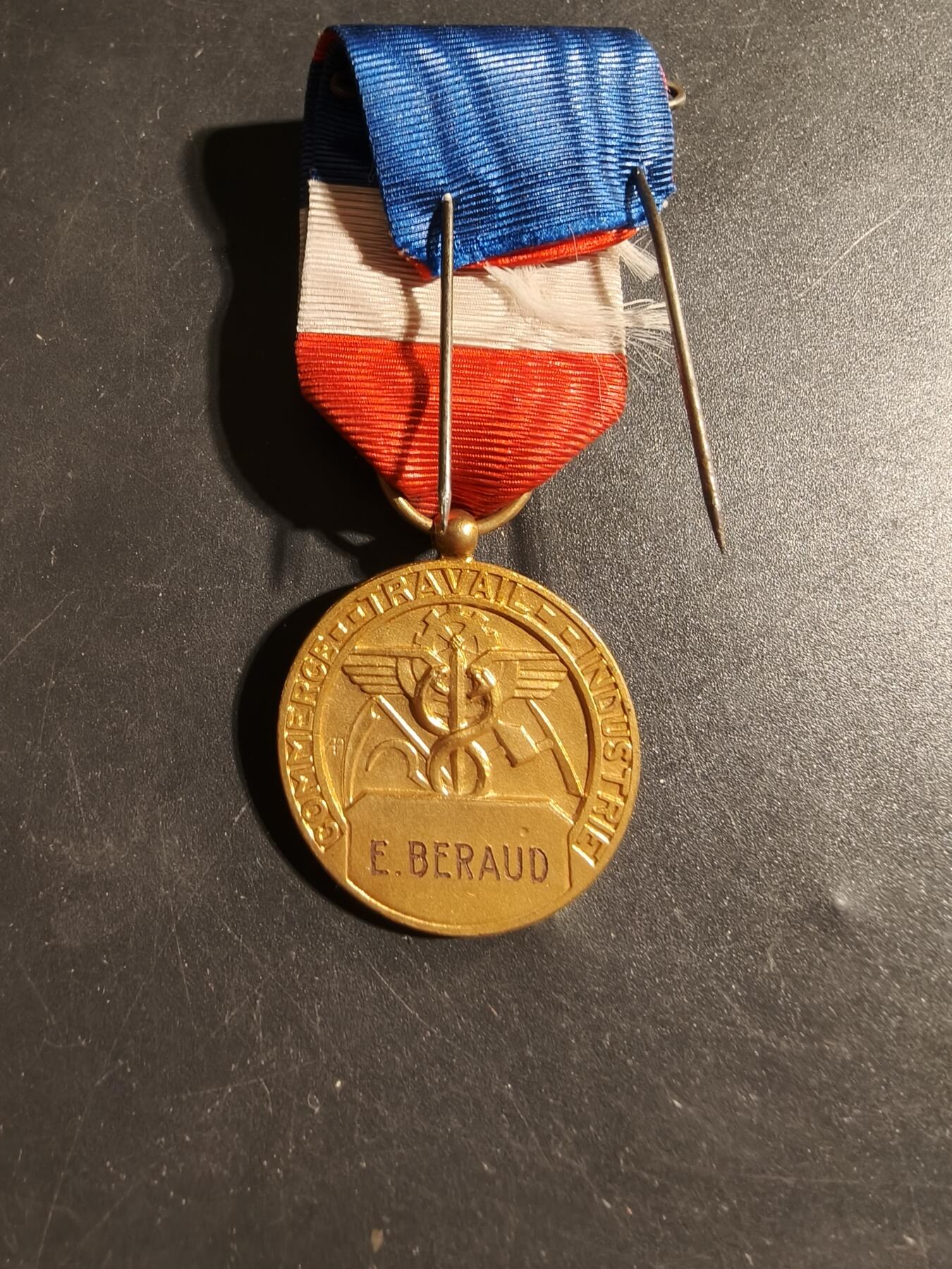 老王徽章第178期 法国金级工业部劳动荣誉奖章    实发版