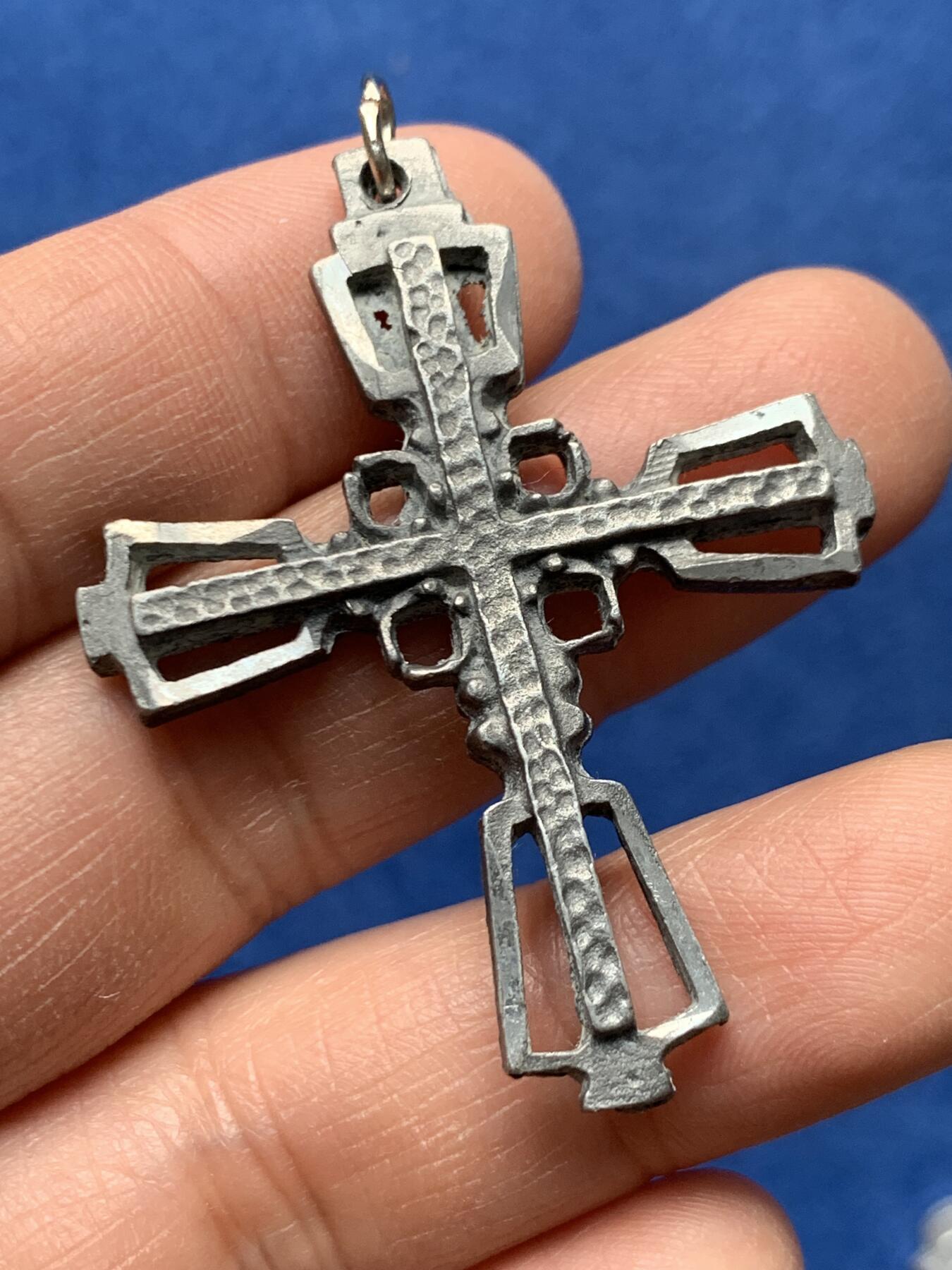 《竞宝斋》第460场 周日，周一，2场连拍 （全场包邮）欢迎送拍 两个一组 十字造型挂件 总重12.25克 尺寸分别为：31*49.8mm、39.6*50mm 细节见图