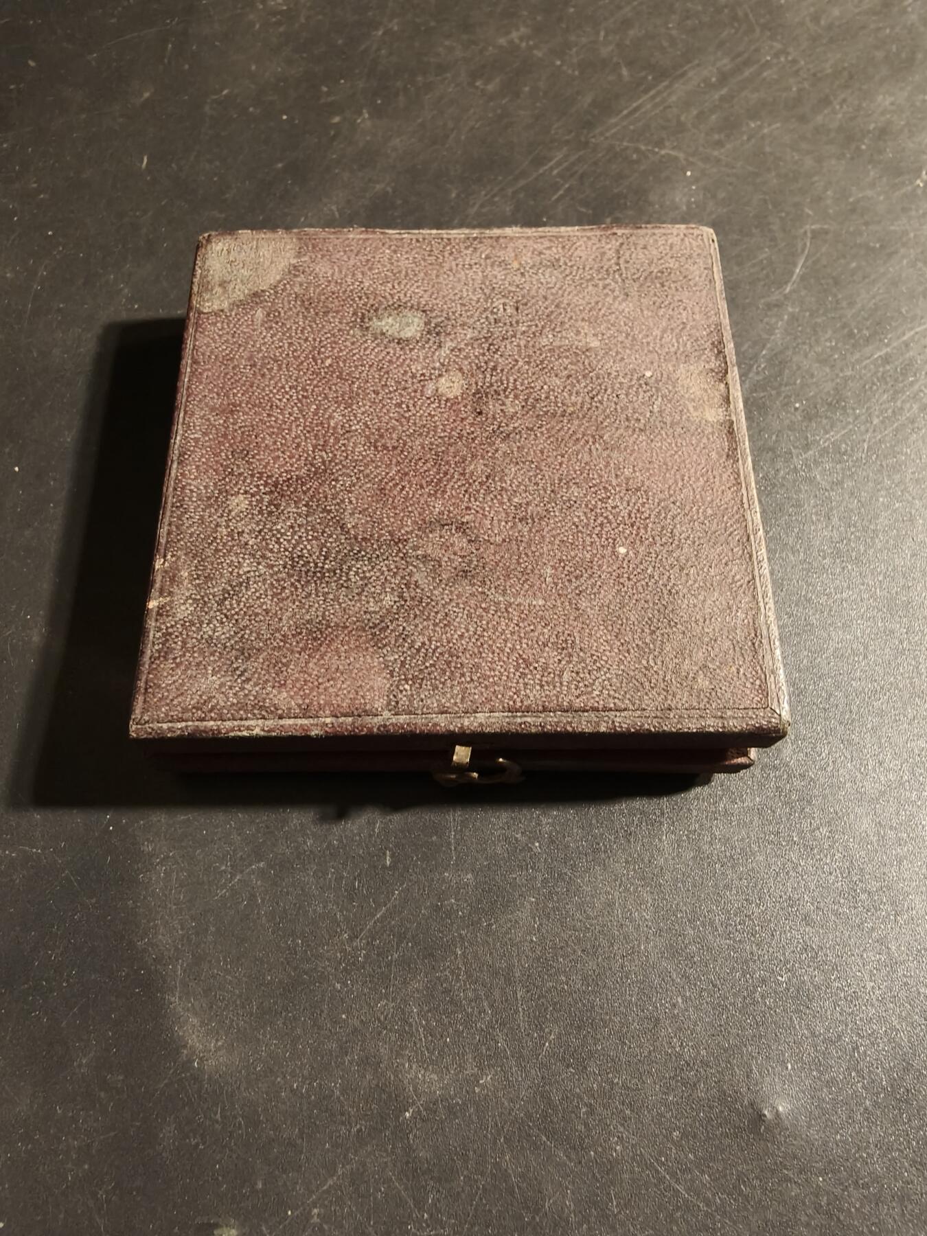 老王徽章第178期 法国巴黎艺术竞赛大铜章     原盒     直径45mm    重量43.3g