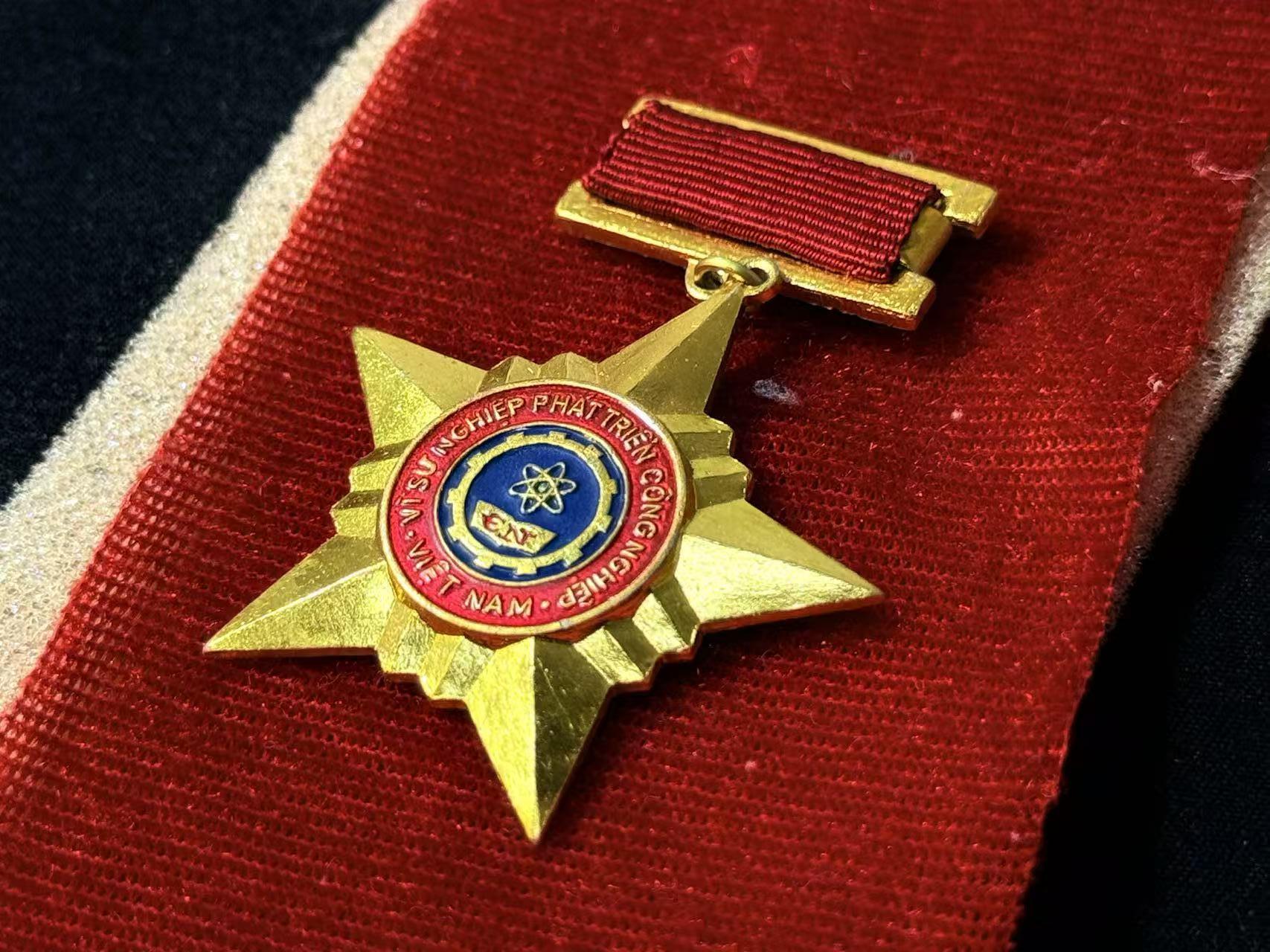 罗岚⭐爱藏⭐甄选专拍第四场-分享拍场赚佣（实体经营） 越南人民共和国科技进步荣誉奖章 科研工作最高级别奖章