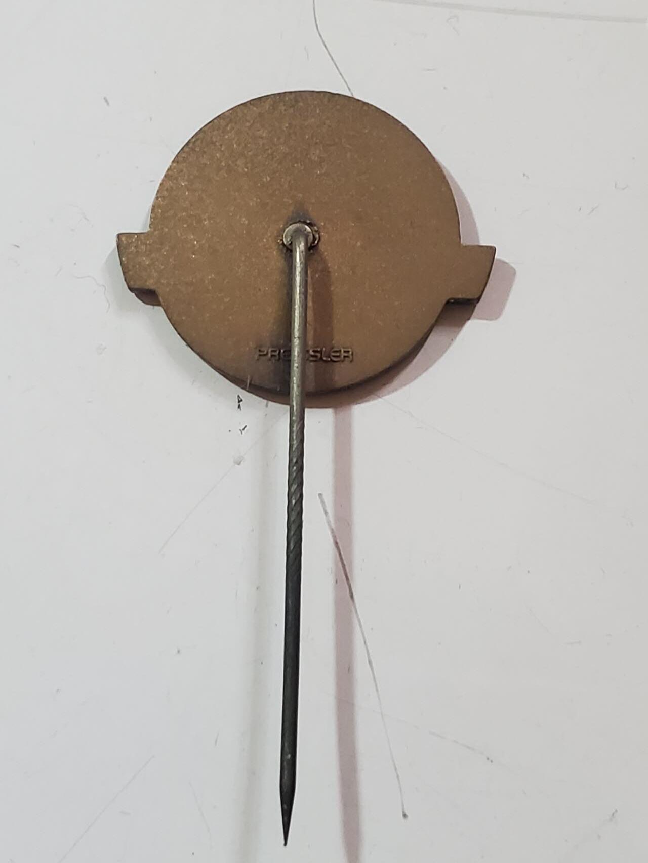 韵星假日拍卖第三十八期 -- Rimey Holidays Auction 38 民主德国极早期国家人民军空中救援证章插针 带厂标 稀少种类 能够有此技能章的非常少