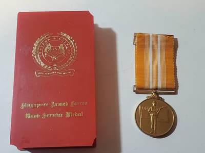 韵星假日军品类拍卖第三十八期 -- Rimey Holidays Militaria Auction 38 - 新加坡共和国武装力量优秀服务奖章 早期绒布内衬版本 铜镀金带原盒 少见