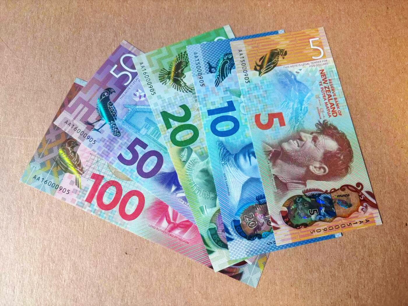 【Blue Auction】世界纸币精拍第777期——18级TOP拍卖/信誉/品质/专业/高效💫 【带册 一组5张AA冠905全同小号套 含获奖钞】新西兰5-100元 全新UNC 塑料钞