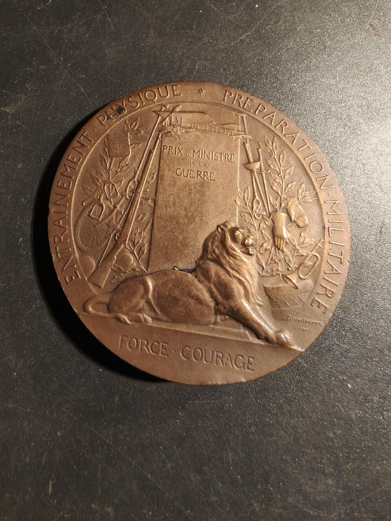 老王徽章第178期 法国战争部战争准备大铜章     原盒     大师Grandhomme作品      直径50mm    重量65.2g