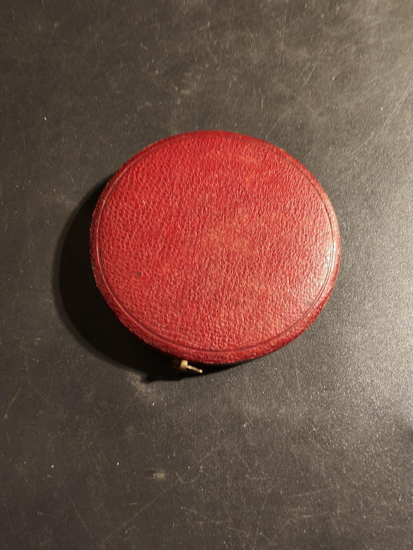 老王徽章第178期 法国射击联盟1921年里昂第24届国家射击竞赛大铜章     原盒      直径44mm     重量44g