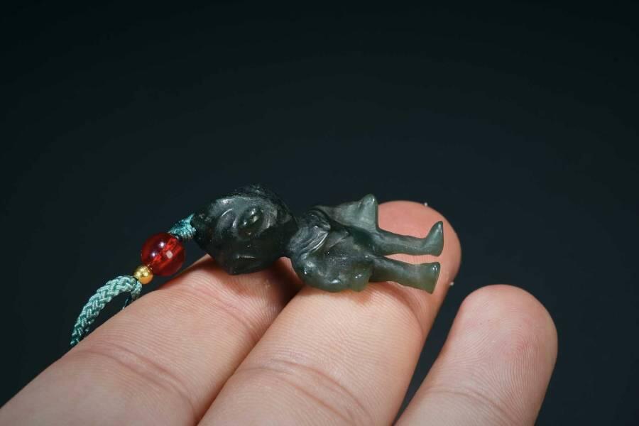 上海都达杂项专场三（全场包邮） 天然和田玉青玉奥特玛吊坠挂件86-97