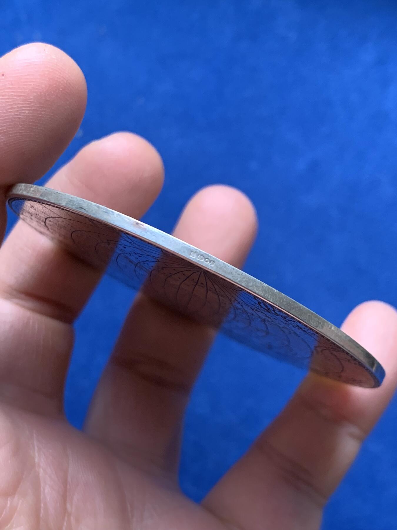 《竞宝斋》第460场 周日，周一，2场连拍 （全场包邮）欢迎送拍 英国世界地图大银章 80.2克 68.5mm 带原盒