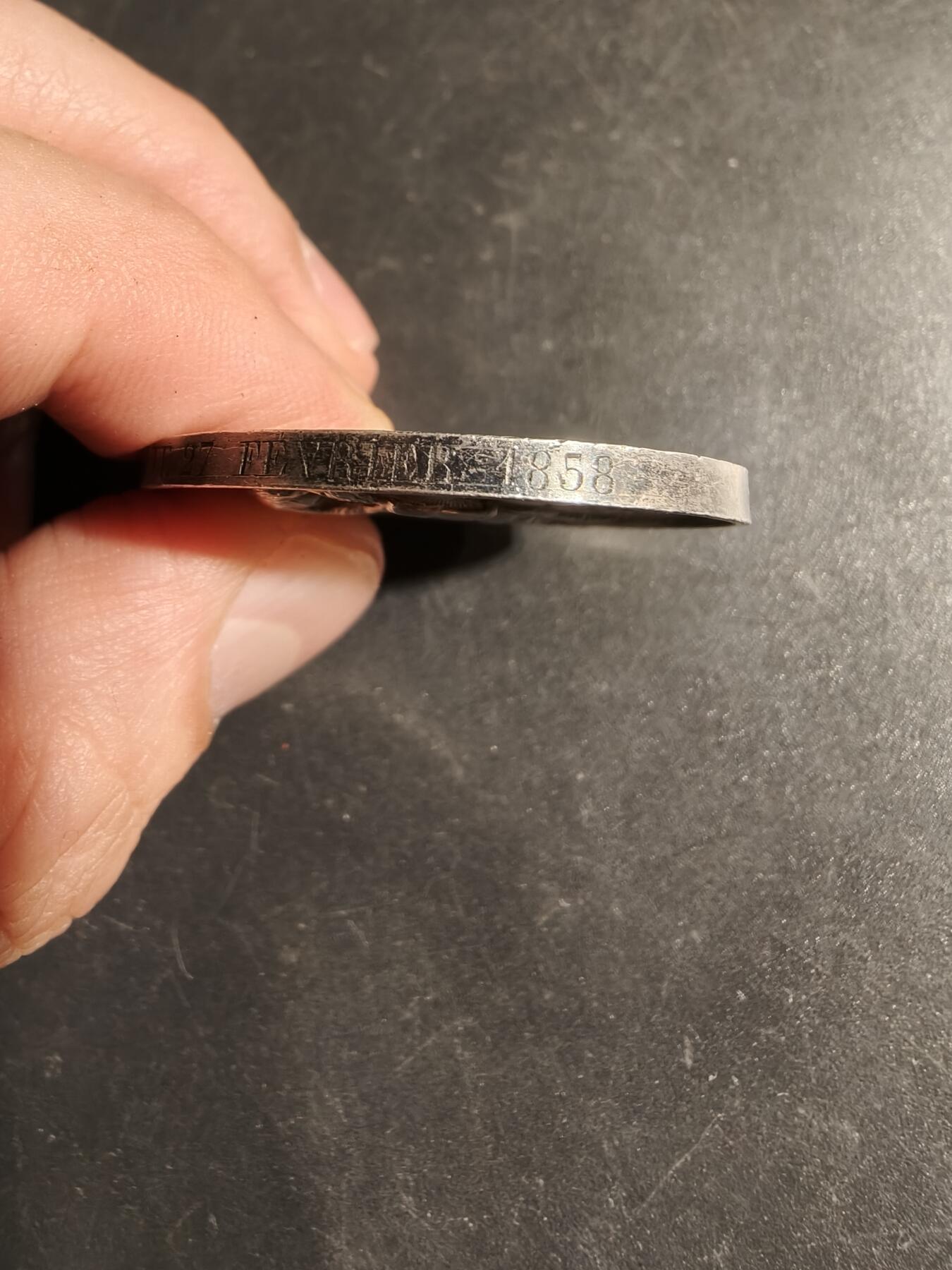 老王徽章第178期 法国婚礼印章    大尺寸    原盒     950银带边铭背铭   1858年实发     直径36mm     重量22.5g     