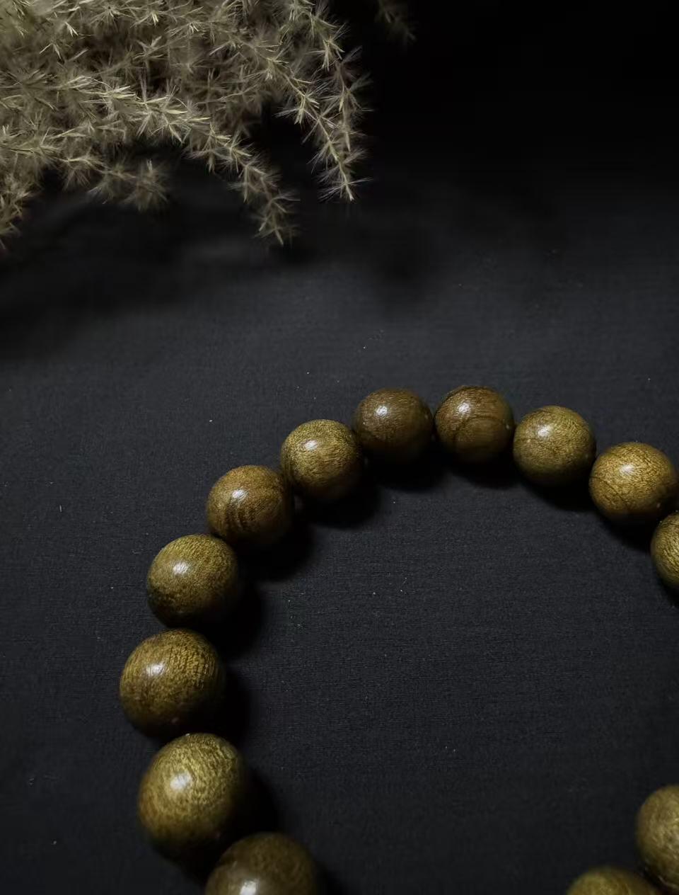 零元拍：金丝楠手串12MM手串，金丝闪闪，香味满鼻。