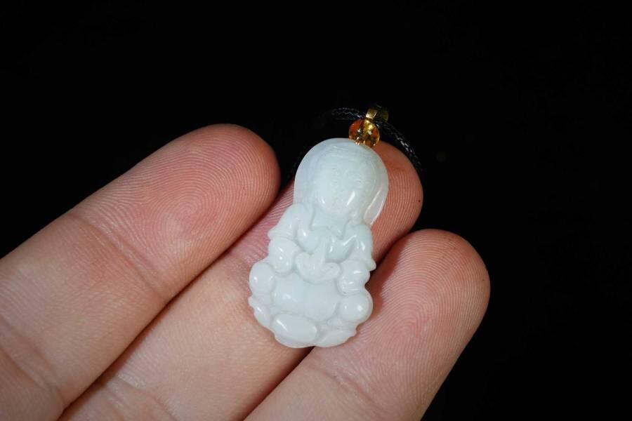 上海都达杂项专场三（全场包邮） 天然冰绿种翡翠（A货）精雕《持瓶观音》挂件 附鉴定证书86-115