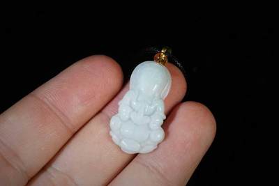 上海都达杂项专场三十四【年后发货全场包邮】  天然冰绿种翡翠（A货）精雕《持瓶观音》挂件 附鉴定证书86-115