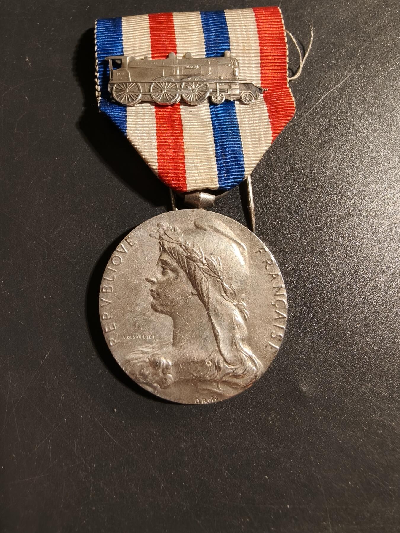 老王徽章第178期 法国银级铁路服务奖章    大师罗蒂版    原盒    1925年实发    800银少见贵金属版     19.7g