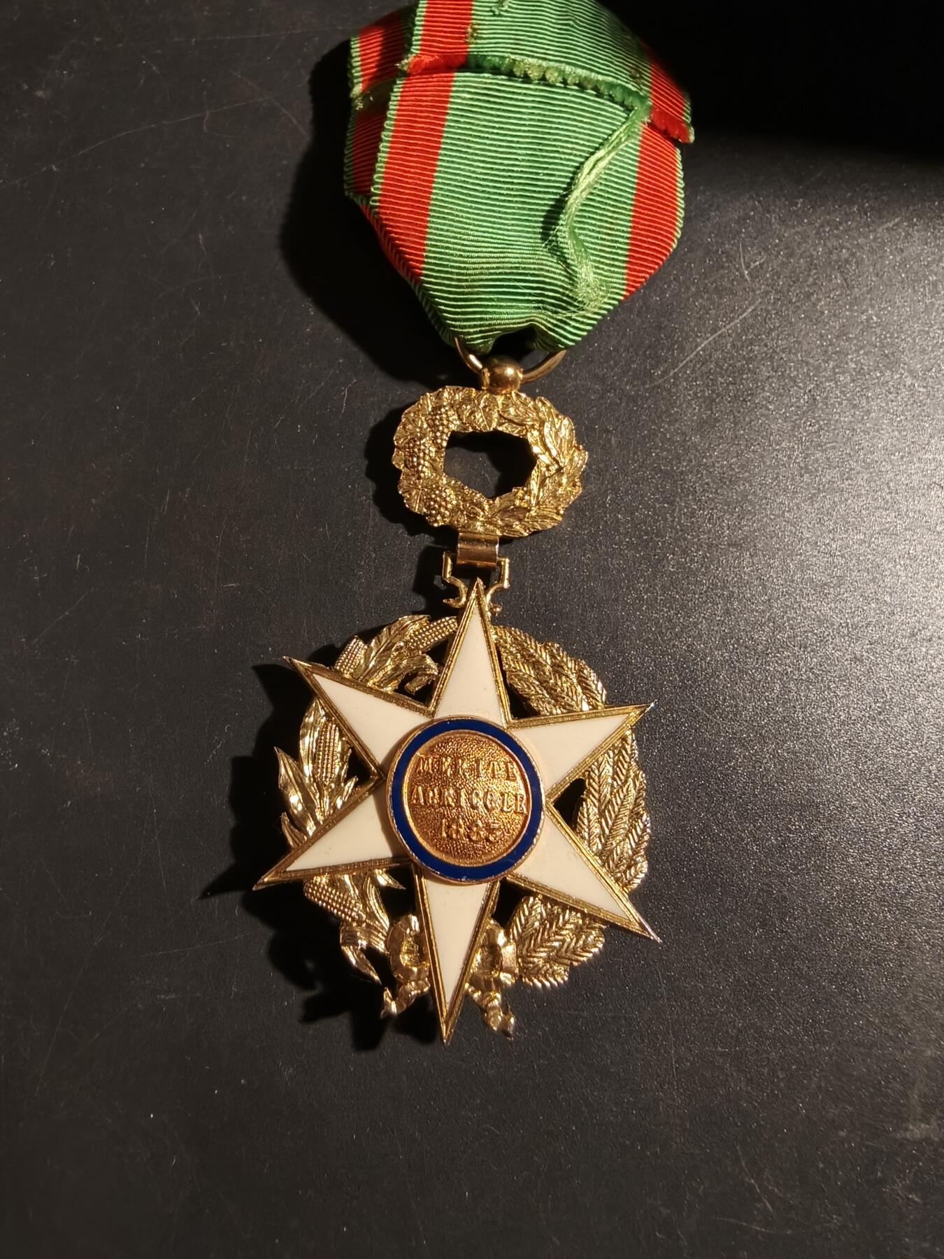 老王徽章第178期 法国军官级农业功绩勋章    原盒    珠宝商巴克维尔之家制造