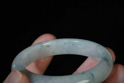 上海都达杂项专场三十四【年后发货全场包邮】  天然冰种飘绿翡翠手镯86-44